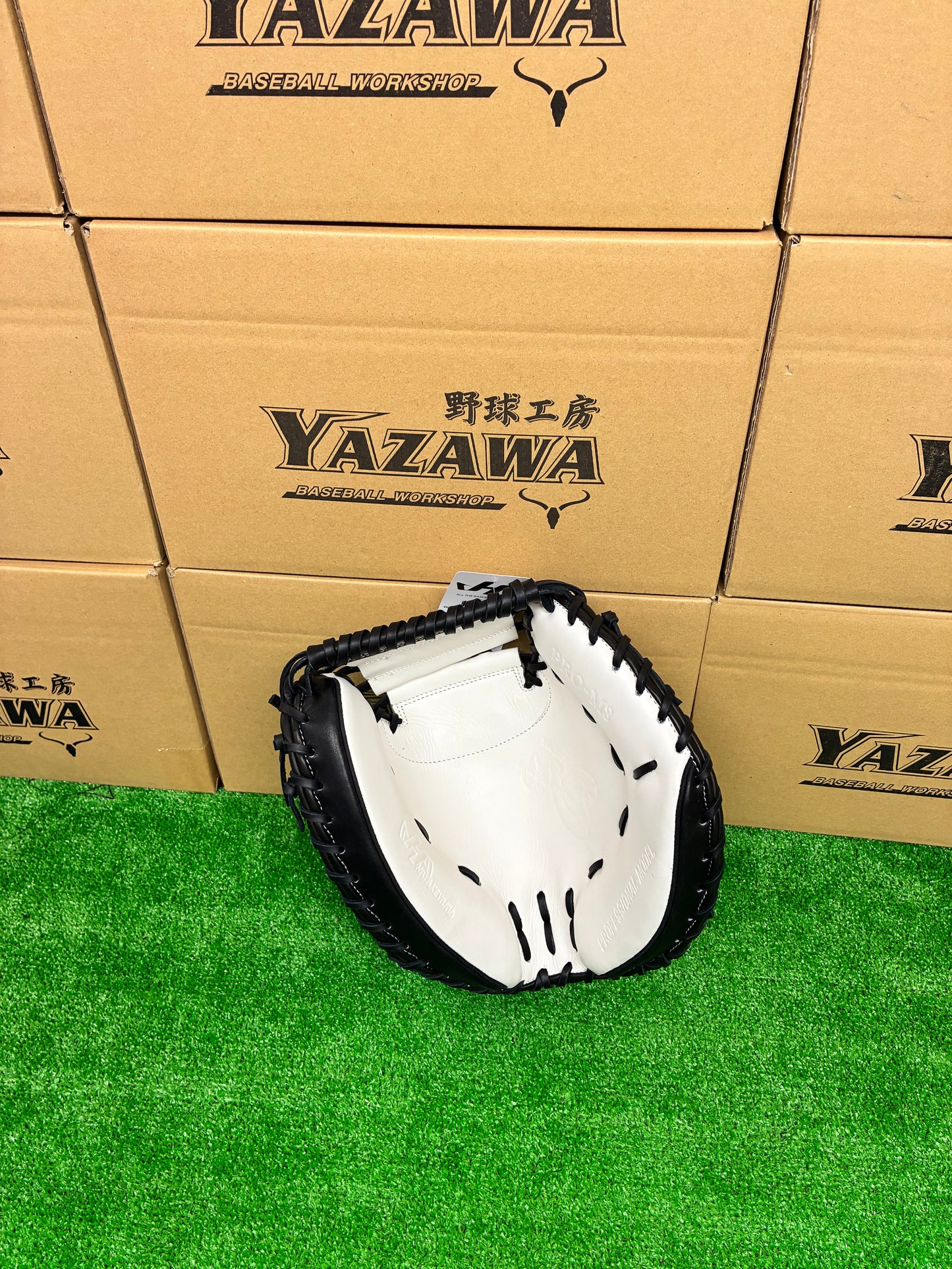 ハタケヤマ　限定軟式キャッチャーミット　2026 PRO-M8 E　ホワイト×ブラック