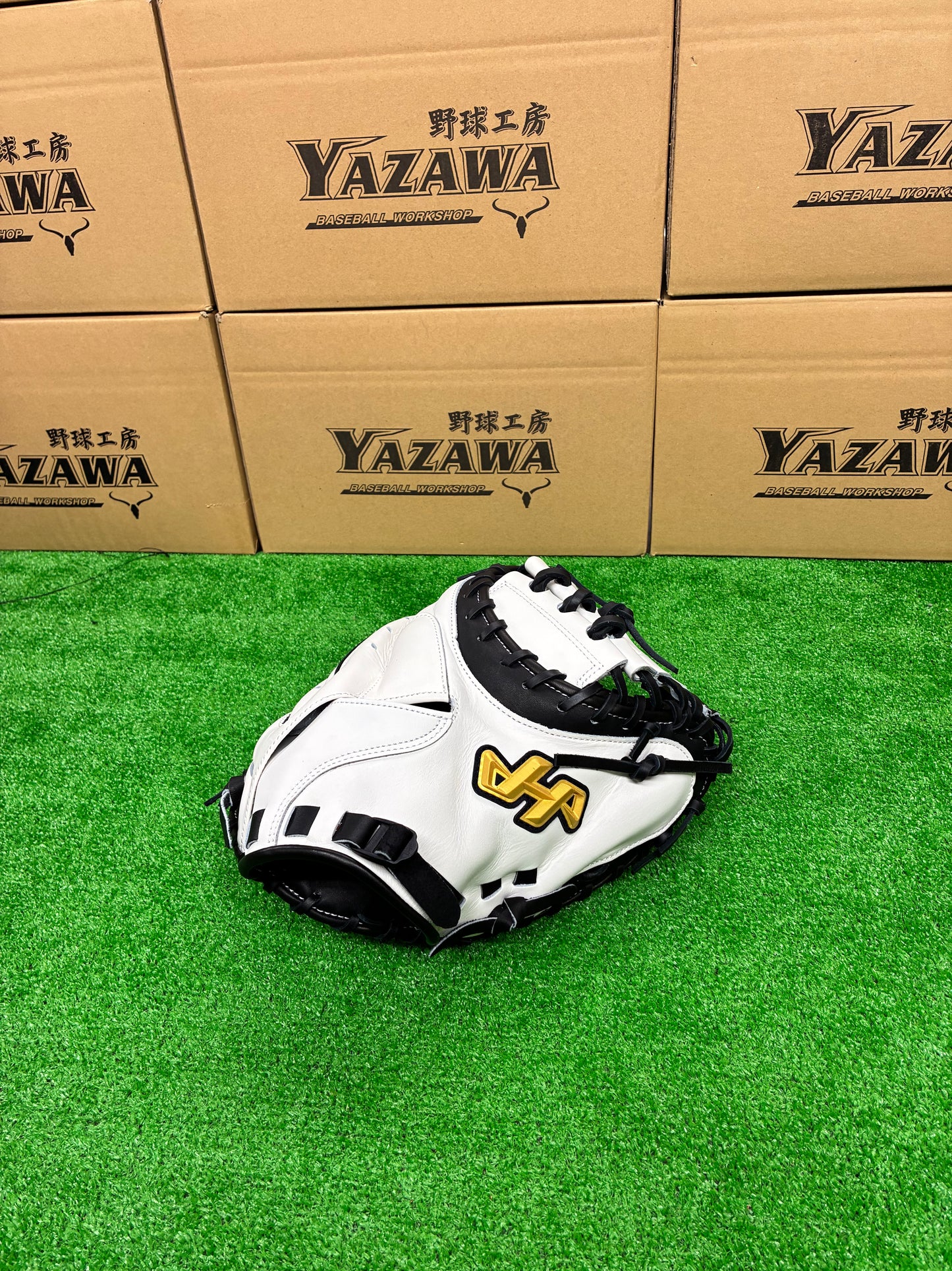 ハタケヤマ　限定軟式キャッチャーミット　2026 PRO-M8 E　ホワイト×ブラック