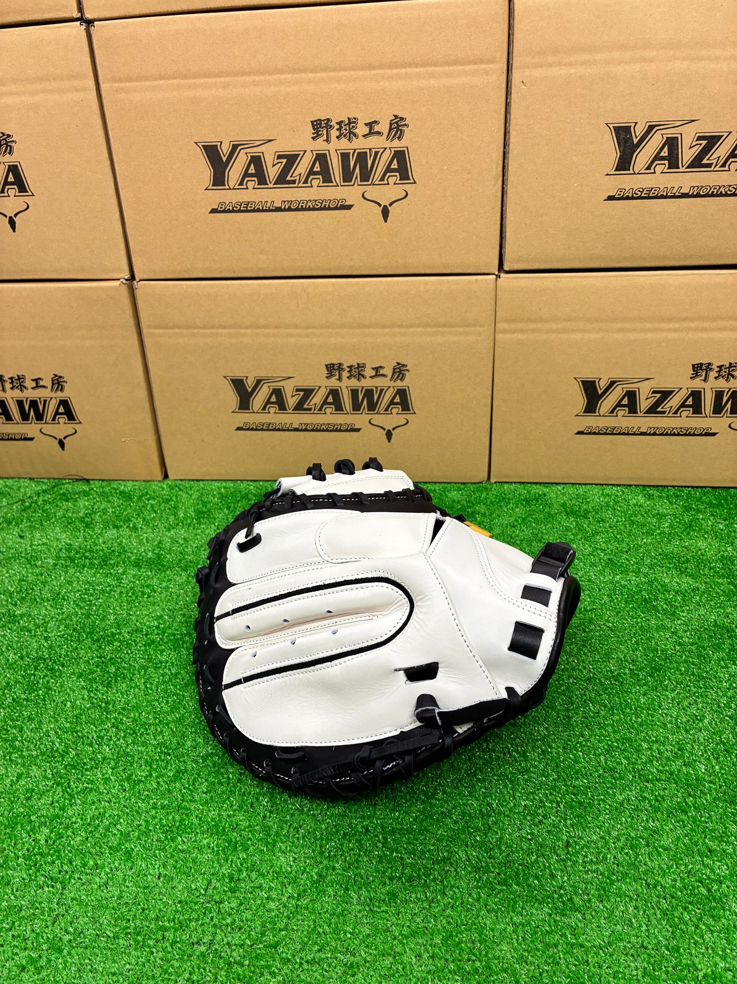 ハタケヤマ　限定軟式キャッチャーミット　2026 PRO-M8 E　ホワイト×ブラック