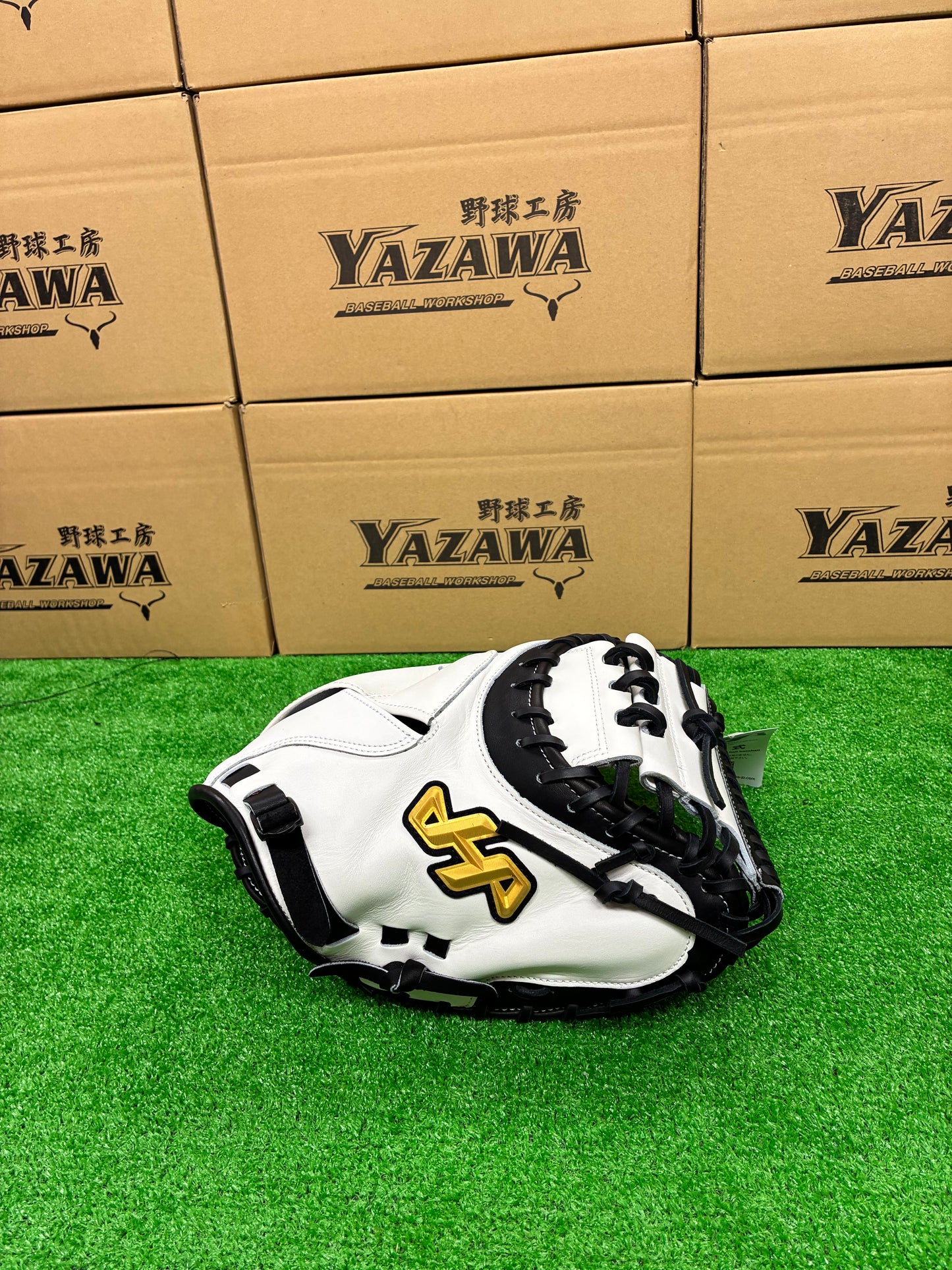 ハタケヤマ　限定軟式キャッチャーミット　2026 PRO-M8 E　ホワイト×ブラック